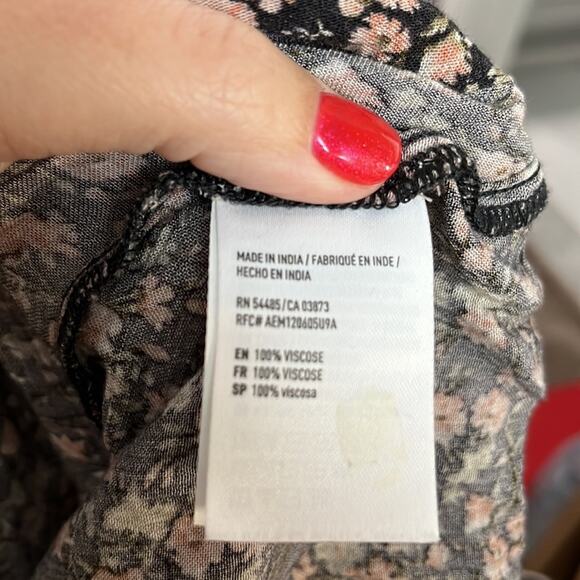 American Eagle Black and Pink Floral Tie Front Top with Bell Sleeves Sz Medium - Picture 7 of 8